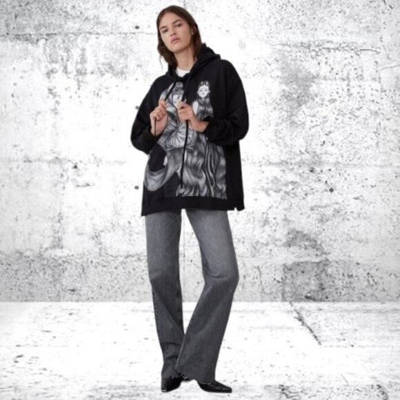 PRICE DROP FOR CCO!!! Cute ZARA Graphic Image Sweatshirt Hoodie in Black & White - Picture 2 of 10